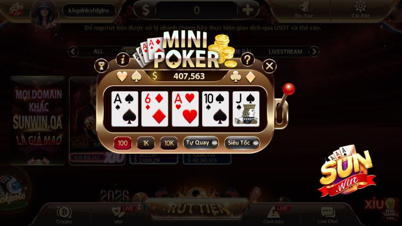 Giao diện game kết hợp giữa trục quay slot và bài Tây